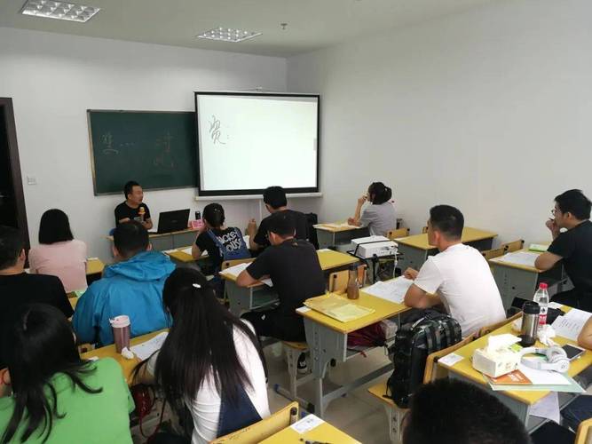 驾校全程班和普通班是什么意思 驾校全程班和普通班是什么意思